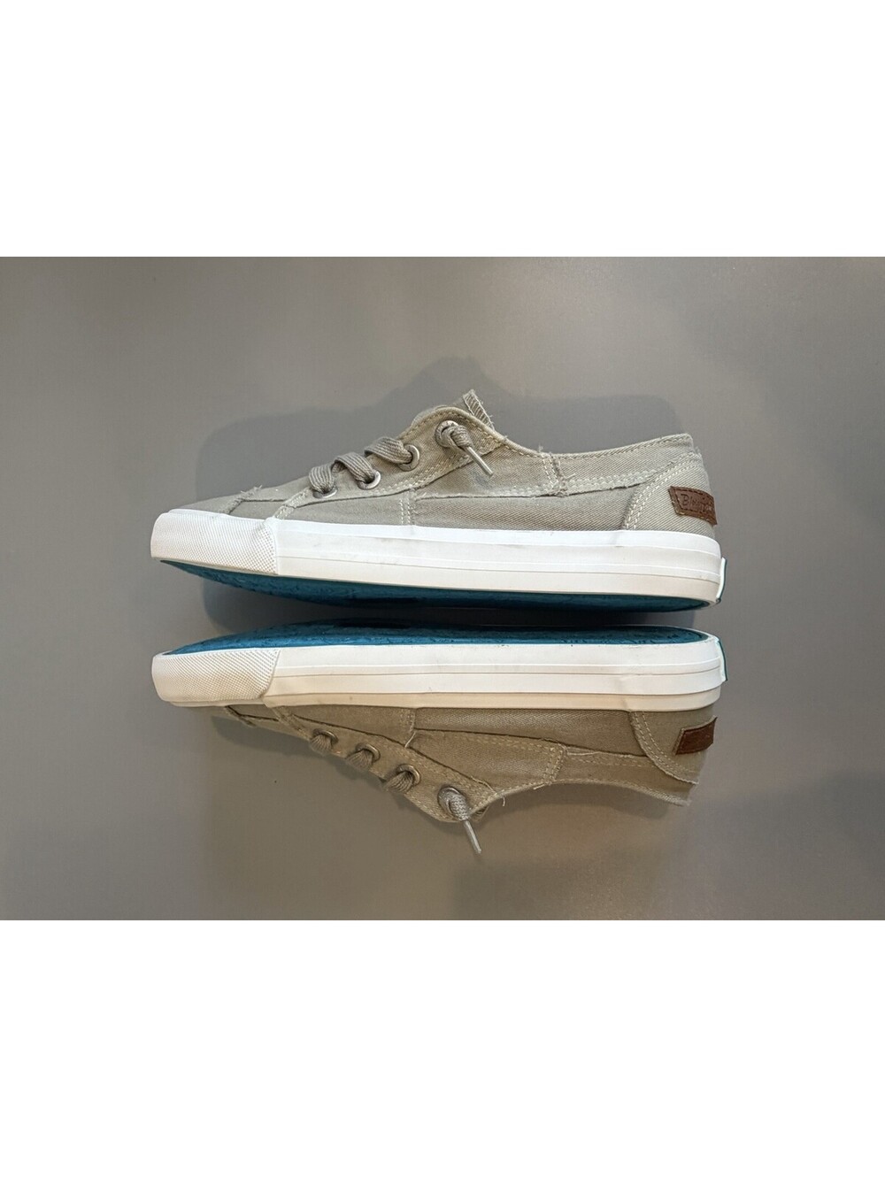 Blowfish Malibu Women's Fruit Sneaker, Wolf Gray Smoked Canvas Size 8 Casual - Picture 10 of 13
